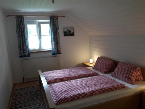 Säng eller sängar i ett rum på Biobauernhof Hauserbauer