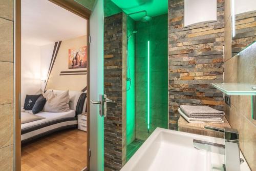 Ένα μπάνιο στο XL Appartements Steinhaus