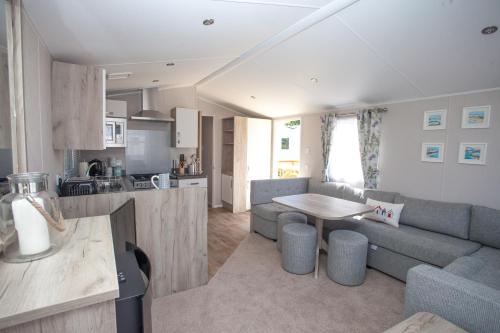 a living room and kitchen with a couch and a table at Little treamble holidays in Cubert