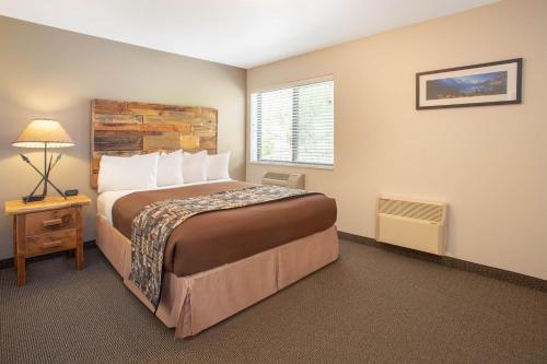 Imagen de la galería de Travelodge by Wyndham Gardiner Yellowstone Park North Entr, en Gardiner