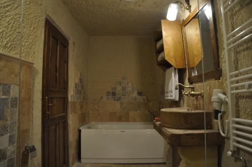 Bagno di Çavuşin Cave House-Cappadocia