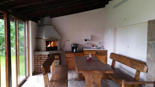 Virtuve vai virtuves zona naktsmītnē Kavdanski Guesthouse