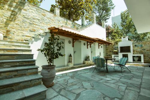 Gallery image of Menexe Apartments-Kelyfos in Neos Marmaras