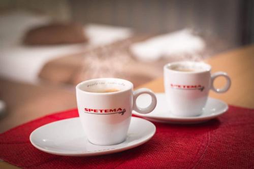 Tetera y cafetera en Hotel Central Point