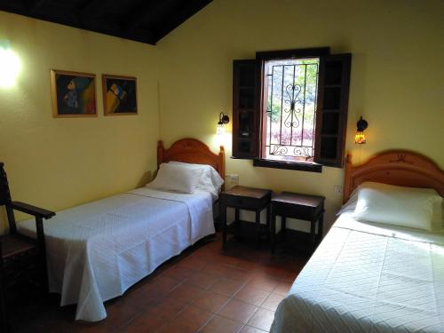A bed or beds in a room at Casa Dos Barrancos
