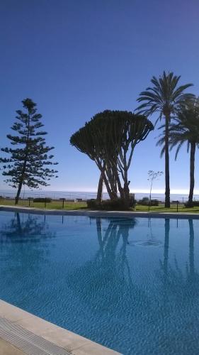 Sea front studio with spacious balcony Santa Clara