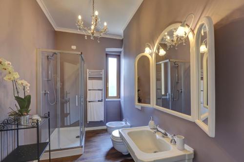 a bathroom with a sink and a shower and a toilet at B&B La Contessa in Monfalcone