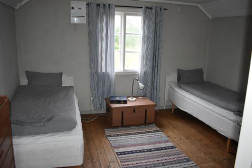 Ένα ή περισσότερα κρεβάτια σε δωμάτιο στο Stuga på landet
