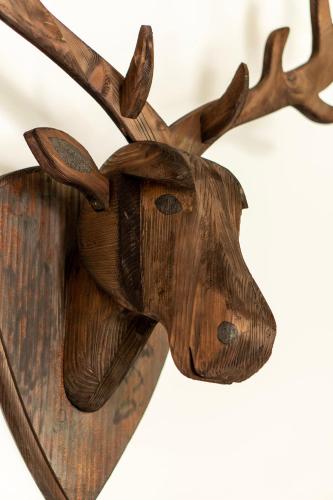 a wooden reindeer head hanging on a wall at Old Town Apartments in Kaufbeuren