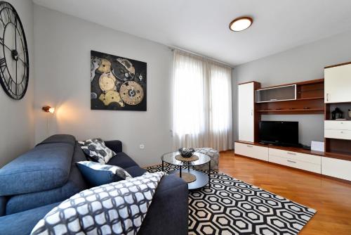 Old Clock apartment