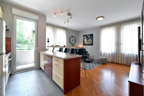 Old Clock apartment