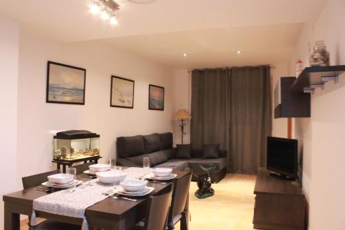 a living room with a table and a couch at Lo Flamenc in Deltebre