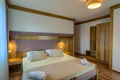 a bedroom with a large white bed in a room at Dom Wypoczynkowy Stokrotka in Białka Tatrzanska
