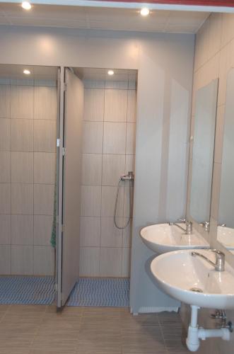 a bathroom with two sinks and a shower at Nakvynė Miroslave in Alytus