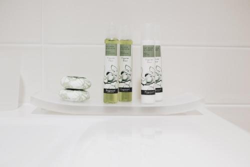 a shelf with four bottles of hair products on it at Cascina Speranza Hotel in Riva presso Chieri