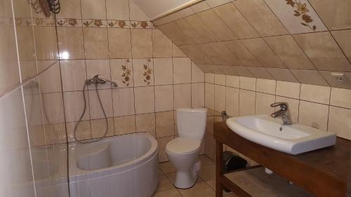 Um banheiro em Pokoje i domki Saraceńska Chata