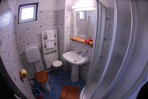 O baie la Súgó Panzió Madarasi Hargita