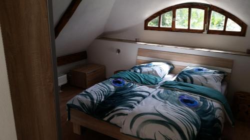a bedroom with a bed with blue eyes at Ferienwohnung Kaminzimmer in Westerstede