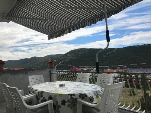 Ein Balkon oder eine Terrasse in der Unterkunft Sunset apartment