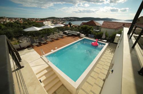 an overhead view of a swimming pool on a house at Apartments Gazebo in Trogir