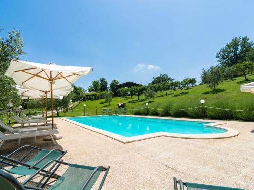 Πισίνα στο ή κοντά στο Farmhouse in Umbria with Pool