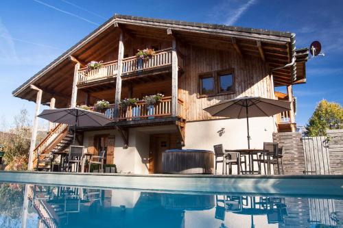Photo de la galerie de l'établissement La Terrasse - 3 bedrooms with private Hot Tub, à Samoëns