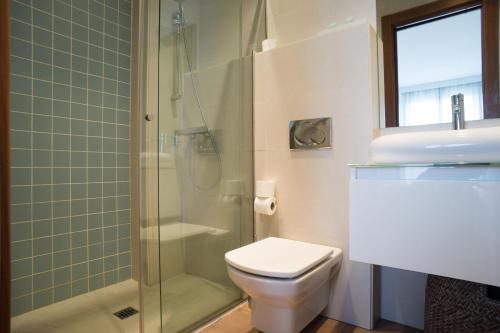 Ένα μπάνιο στο Niza La Concha - IB. Apartments