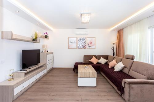 Apartments Iva Brstilo