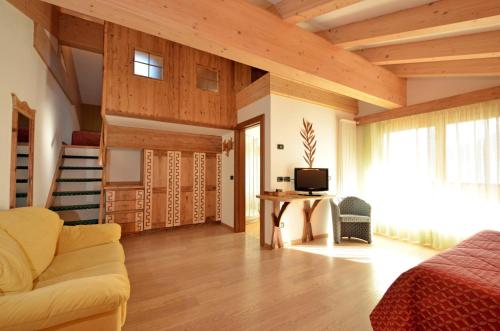 a living room with a couch and a table at Hotel La Soldanella in Moena