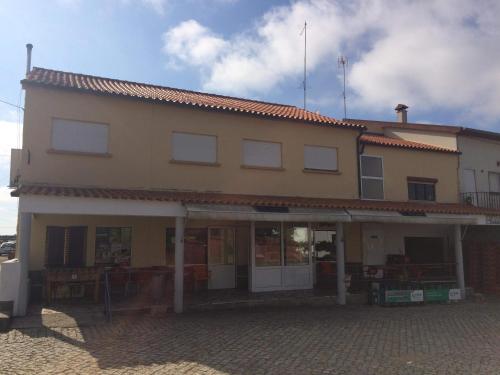 Edificio en el que se encuentra el hostal o pensión