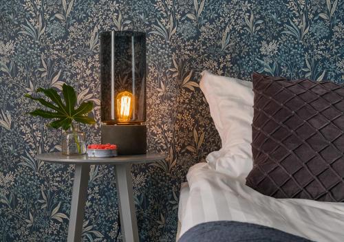 Smådalarö Gård Hotell & Spaにあるベッド