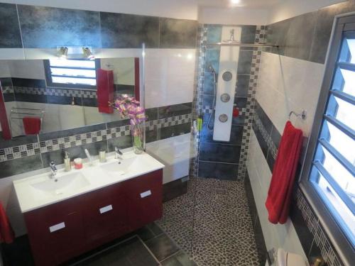 a bathroom with two sinks and a shower at Les Nymphes De Bourbon in Saint-Pierre
