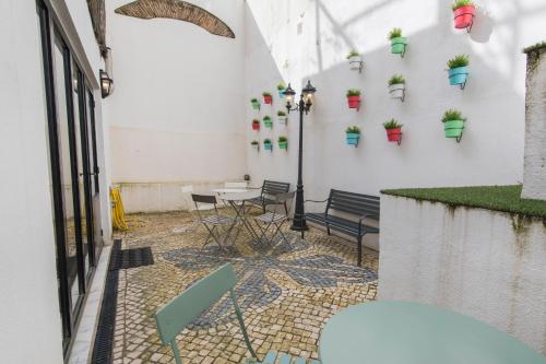 Bica Patio 3BDR Duplex by LovelyStay