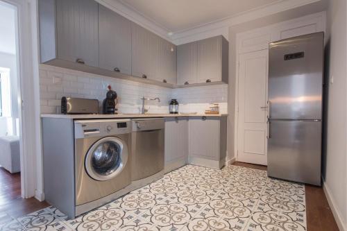 Bica Patio 3BDR Duplex by LovelyStay