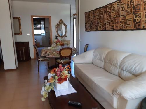 a living room with a white couch and a table at bed and breakfast IMOLA in Imola