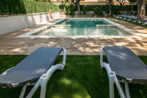 Kolam renang di atau dekat dengan RVApartaments Benelux