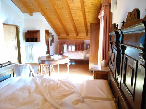 a bedroom with a bed and a table in a room at SaMeCà in Tione di Trento