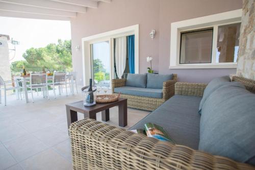a living room with a couch and a table at Italianflat - Maison du Lac in Lazise