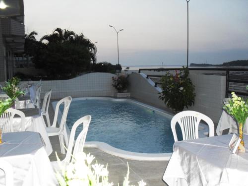 בריכת השחייה שנמצאת ב-Hotel Mirante Da Ilha או באזור