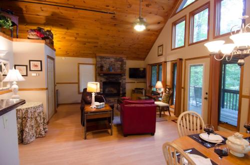 Gallery image of Asheville Cabins of Willow Winds in Asheville