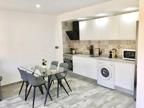 Η κουζίνα ή μικρή κουζίνα στο Levante Apartment by Albir Proper Properties