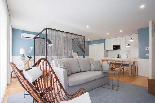 Downtown Luxury Studio with Balcony by Liiiving