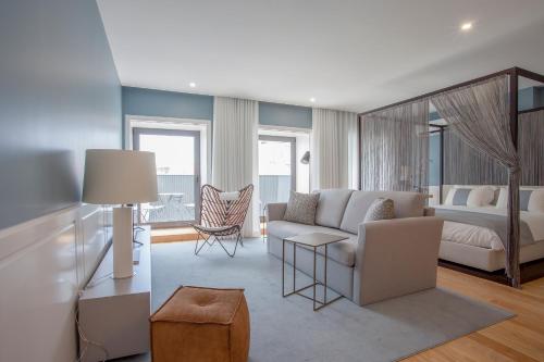 Downtown Luxury Studio with Balcony by Liiiving