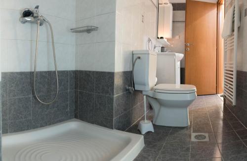 Kúpeľňa v ubytovaní Villa Epavlis Haraki