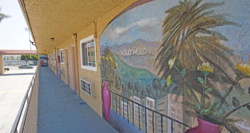 ロサンゼルスにあるLos Angeles Inn & Suites - LAXのギャラリーの写真