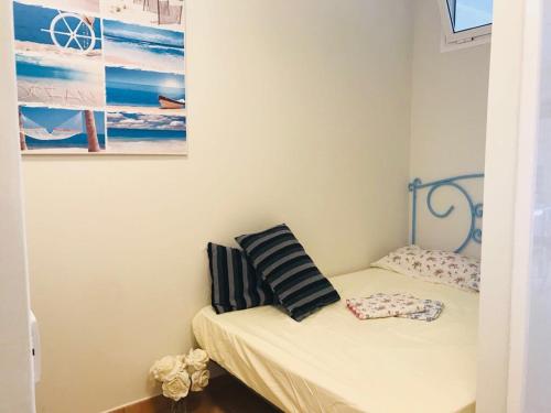 a small bedroom with a bed with two pillows on it at Apartamento Las Veronicas in Arona