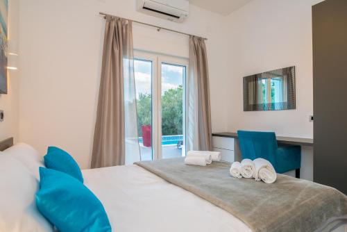 a bedroom with a bed with towels on it at Luxury apartment Shelena in Mravince