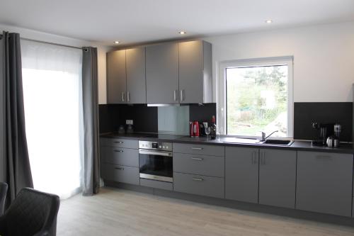 Kuchyň nebo kuchyňský kout v ubytování Heideträume Appartements