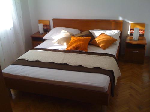 Ένα ή περισσότερα κρεβάτια σε δωμάτιο στο Villa Sonia Kaprije