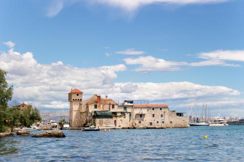 Apartment Villa Rina- Heated salt water Pool